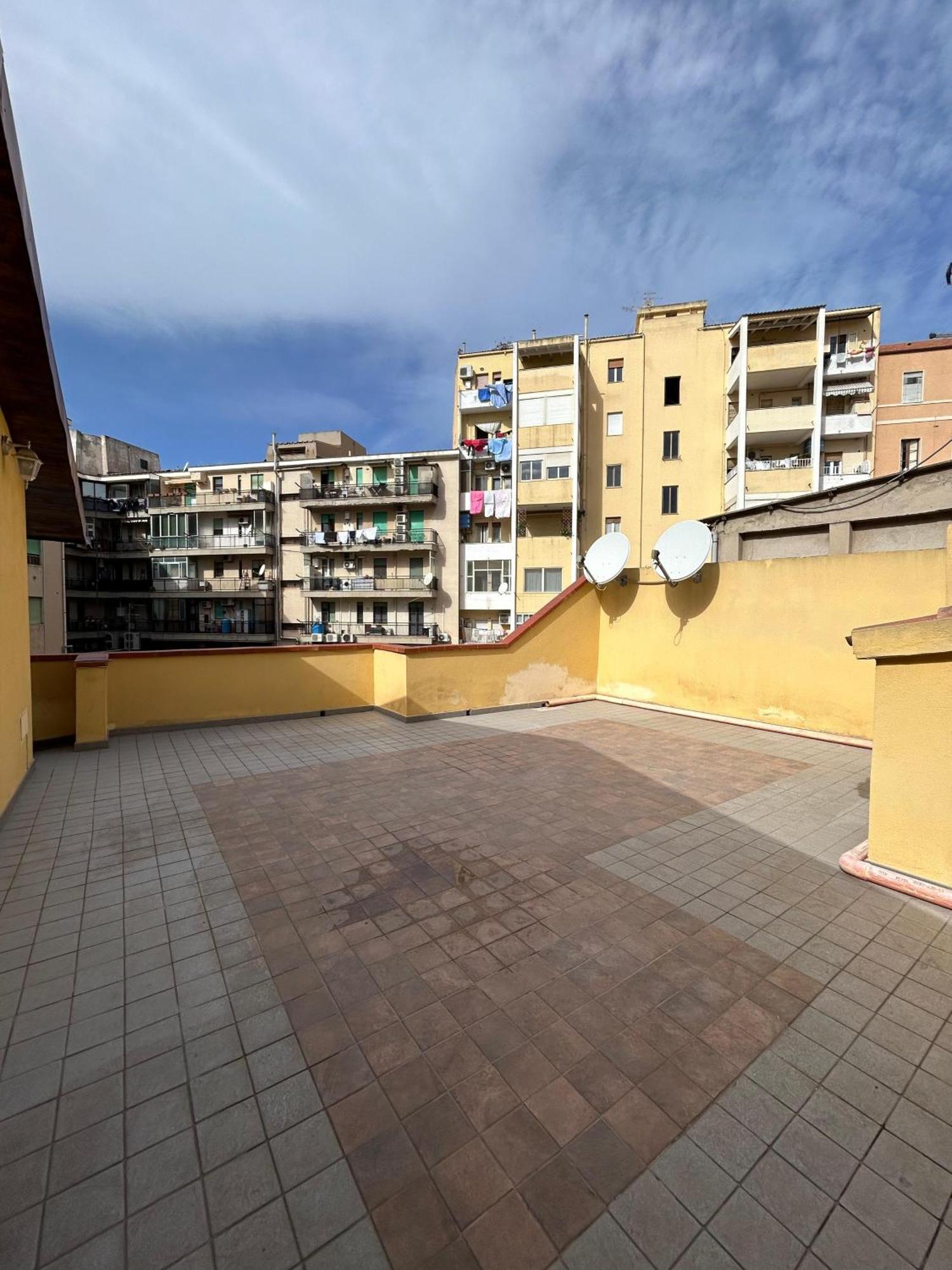Appartamento Con Terrazzo Privato E Netflix Cagliari Bagian luar foto