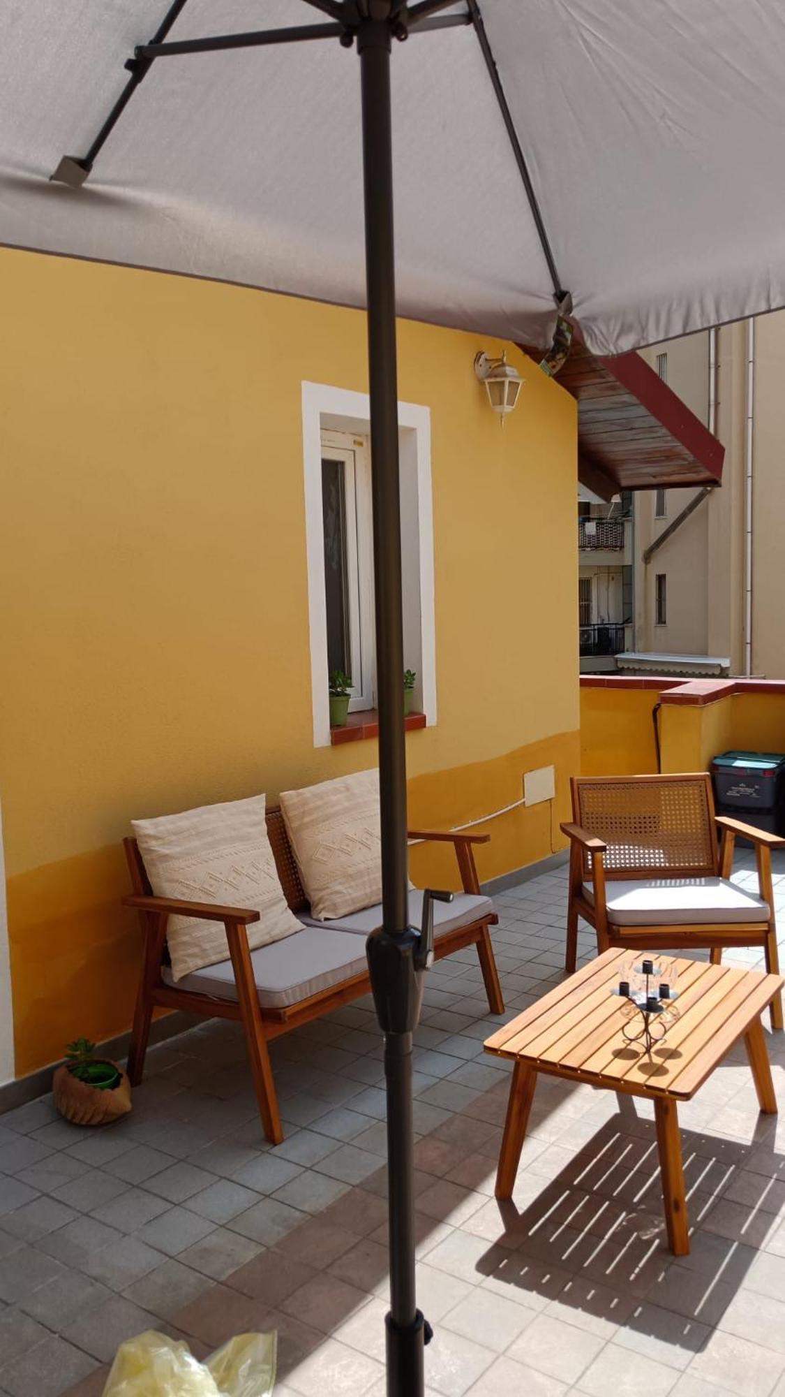 Appartamento Con Terrazzo Privato E Netflix Cagliari Bagian luar foto
