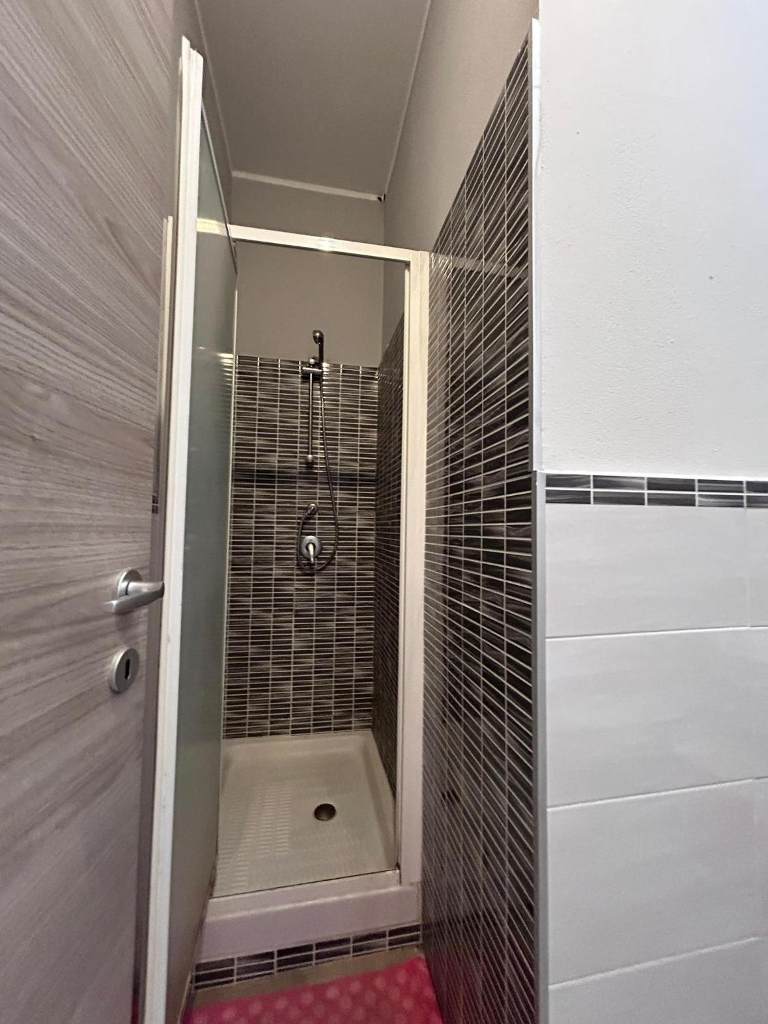 Appartamento Con Terrazzo Privato E Netflix Cagliari Bagian luar foto