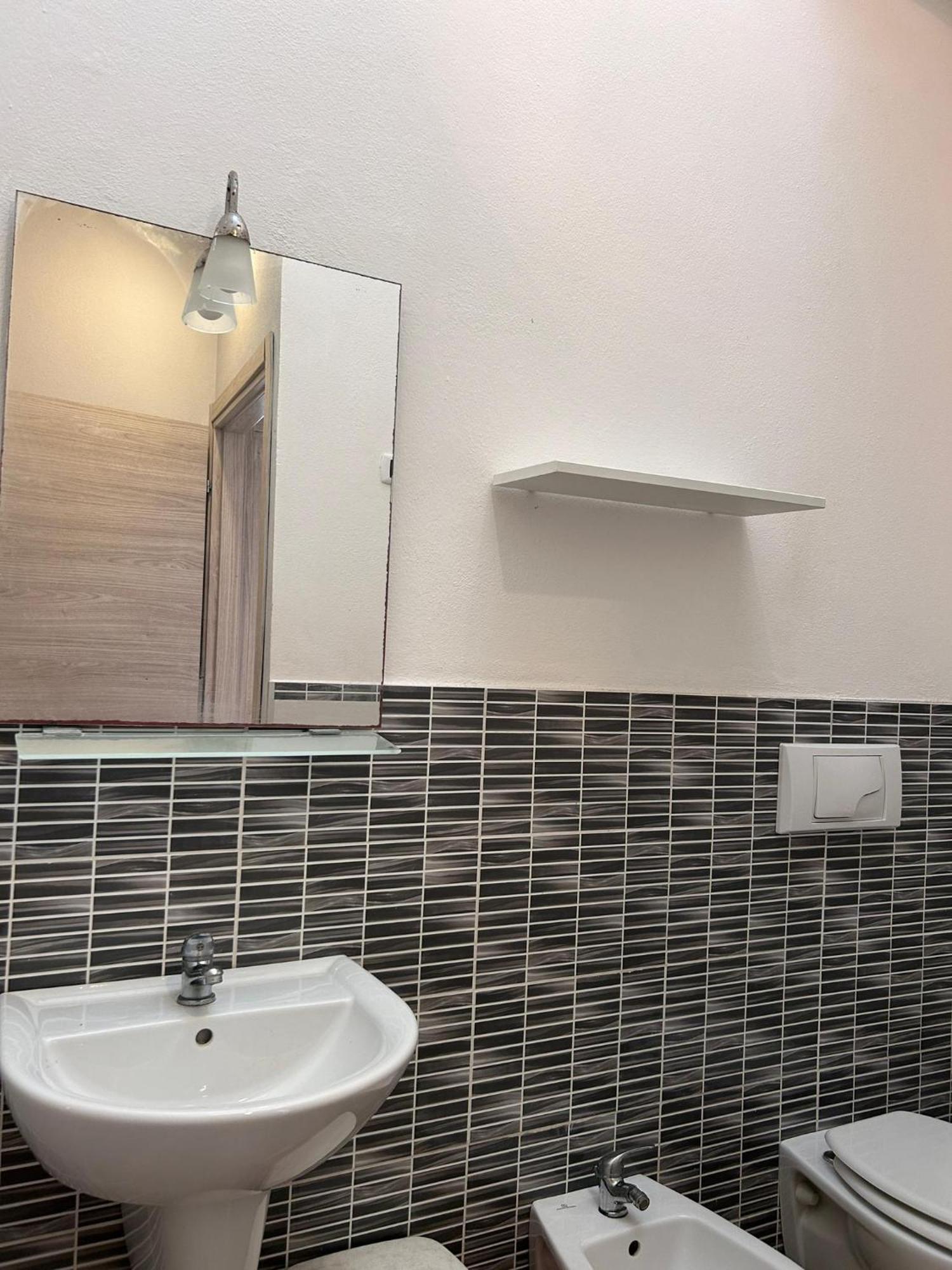 Appartamento Con Terrazzo Privato E Netflix Cagliari Bagian luar foto