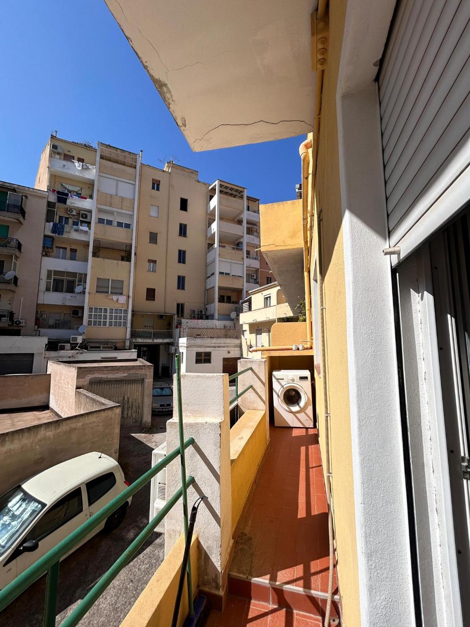 Appartamento Con Terrazzo Privato E Netflix Cagliari Bagian luar foto